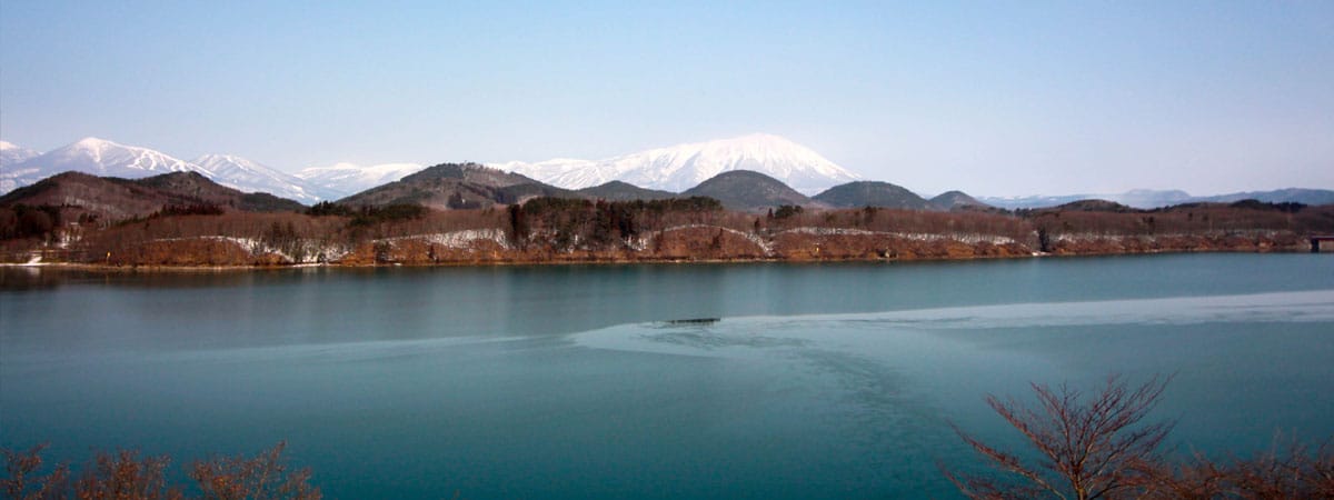 冬の御所湖